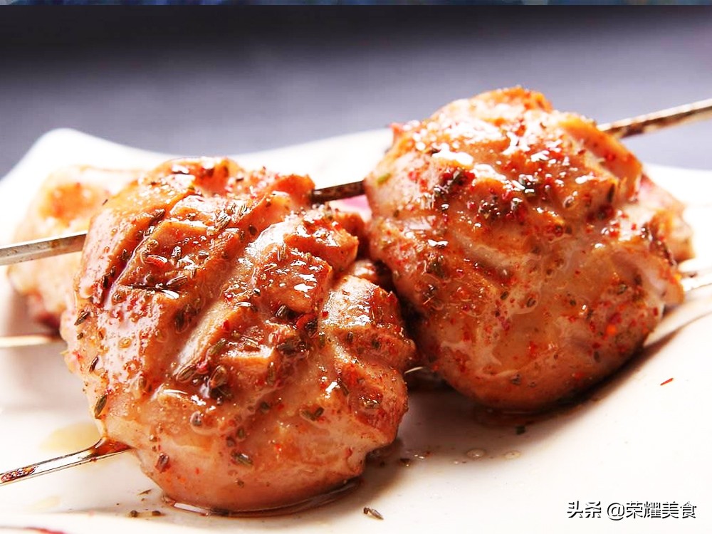 烤猪眼睛的正确吃法,烤猪眼最正宗的做法