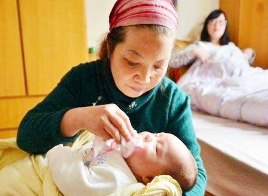 母乳宝宝不拉大便是母乳不够吃吗,母乳宝宝不攒肚子咋办