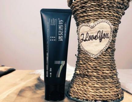 清水洗脸和洗面奶哪个效果好,到底清水洗脸好还是洗面奶洗脸好