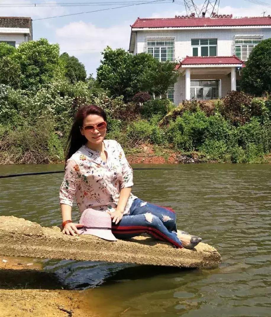 澶у鍑洪棬鏃呮父鎷嶇収濮垮娍鍚堣緫,涓浗澶у澶栧嚭鏃呮父