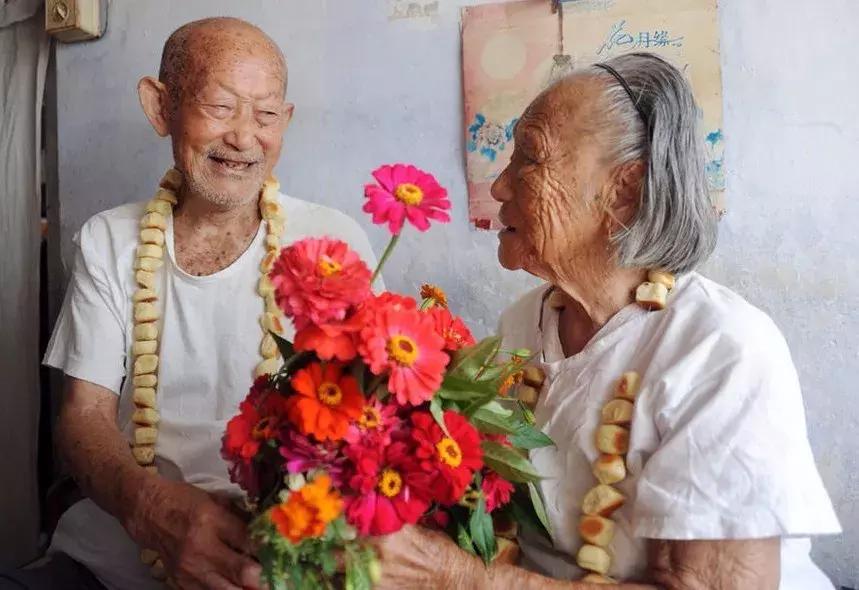 为你集齐了代表爱情的葡萄酒，2019要爱得长长久久