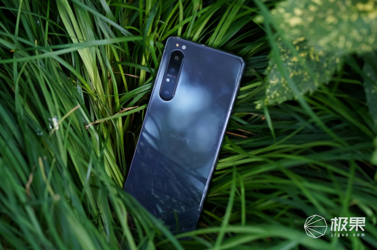 每秒120张连拍索尼a93,索尼xperia1ii120倍变焦