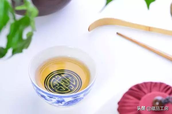 关于大红袍的故事简短,大红袍的相关解答