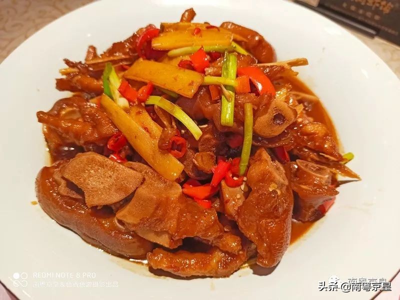 羊城飘逸着最傲娇的色彩——中国红，要的就是这个味儿