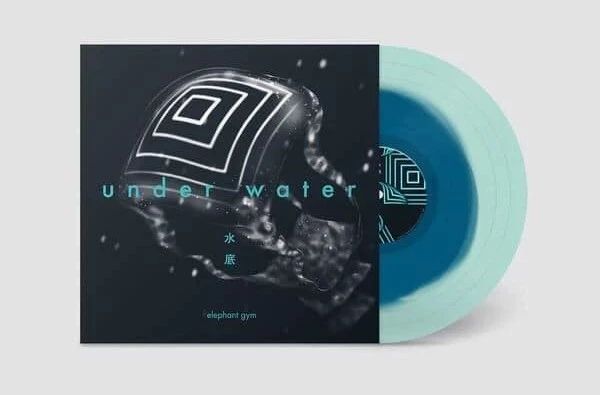 蜡烛、*袜丝**、痒痒挠...乐队们的清奇周边