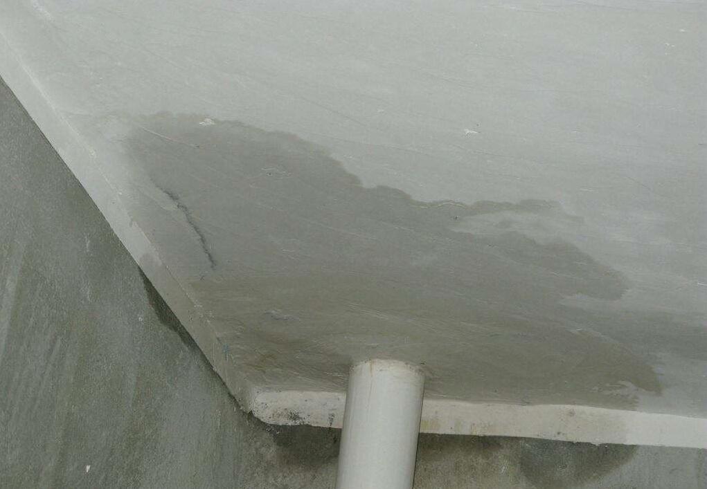 卫生间做过防水为什么还会返碱,卫生间做了防水还返潮什么原因