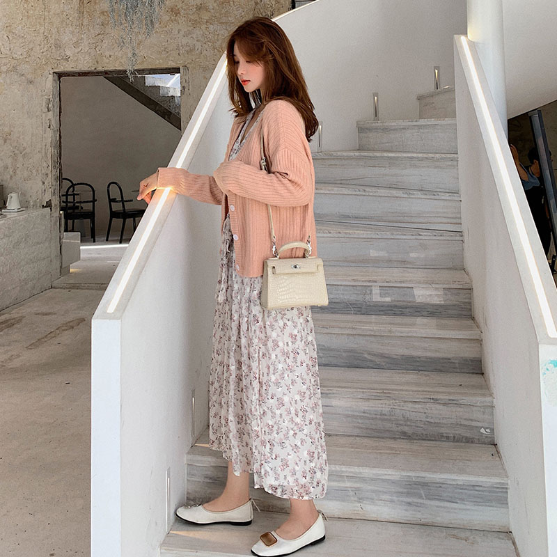 怎么搭都好看！教你碎花裙穿搭的正确模式