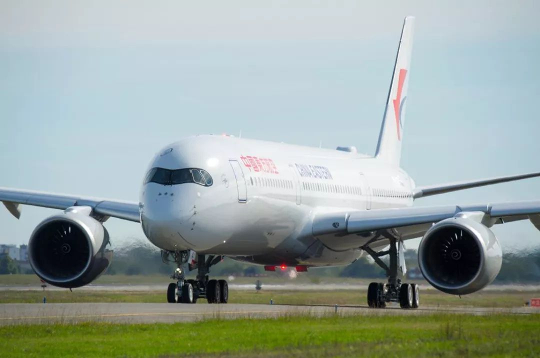 东航a350飞成都航班任务剧烈颠簸,东航a350超级经济舱跟经济舱区别