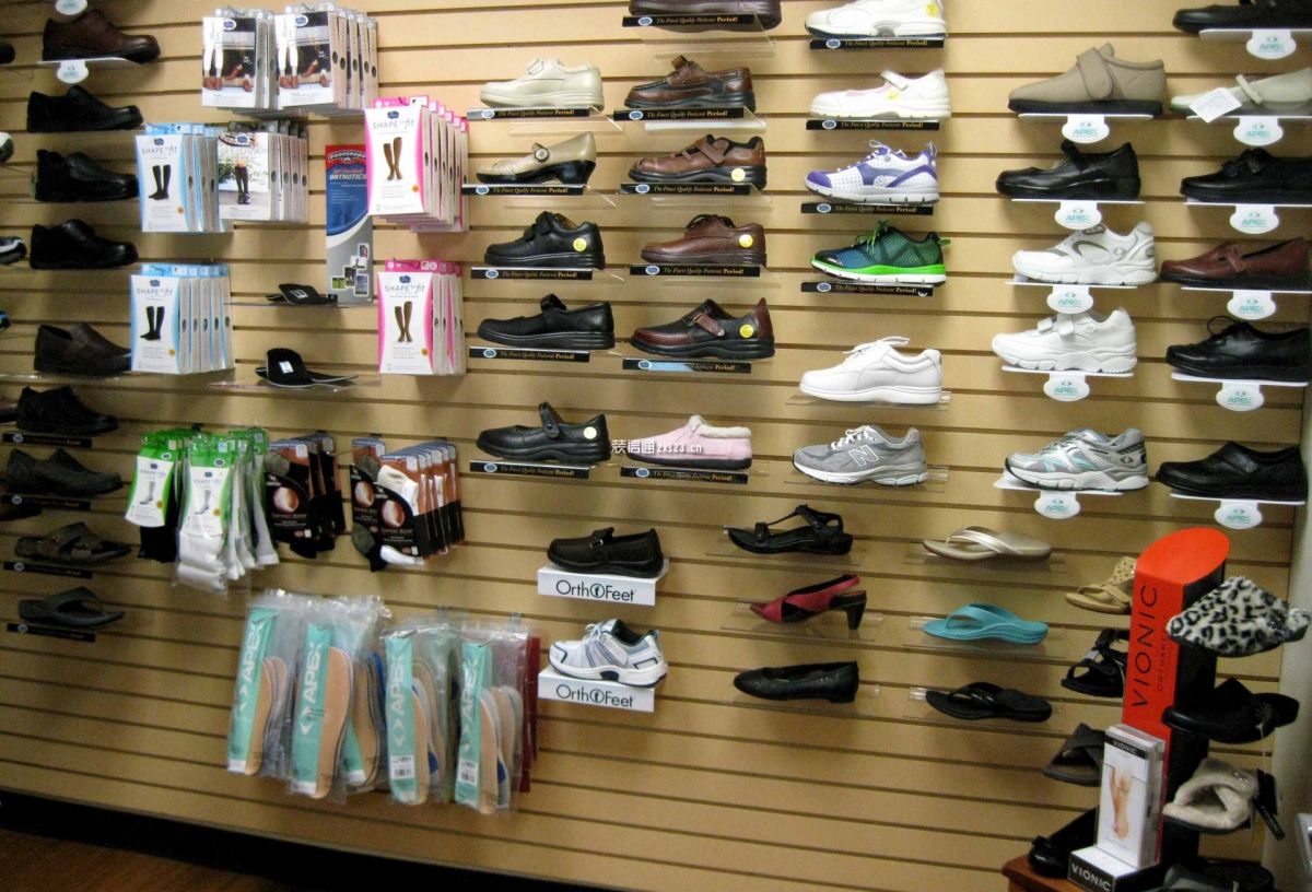 开个鞋店一个月赚个2000有意思吗,32岁小伙开鞋店利润高