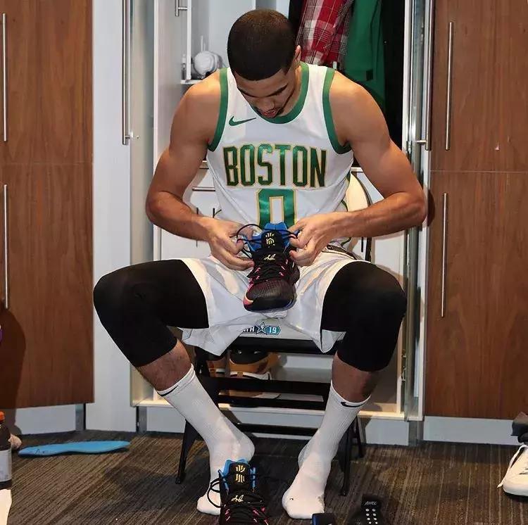 nba球星今日上脚图,伦纳德抢七绝杀上脚球鞋