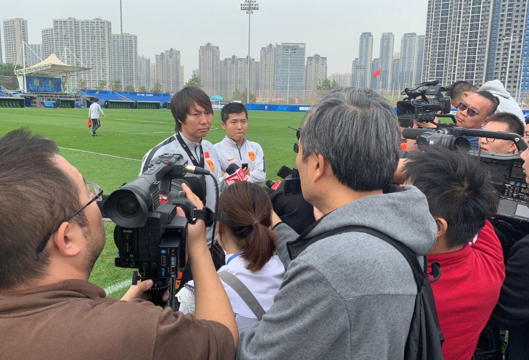 “铁军”国家队开放日：尊重球迷感叹时间不够用