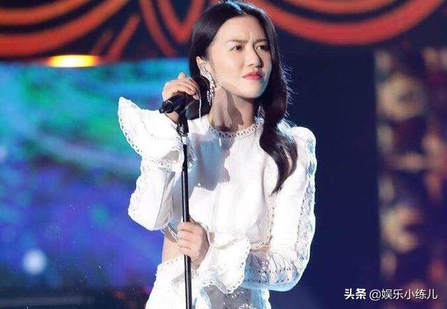 谭维维采访唱敢问路在何方完整版,谭维维2018跨年演唱会完整版