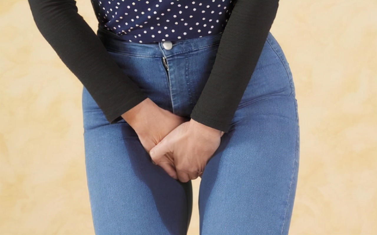 女性洗澡时为什么会有尿意,洗澡时可以站着排尿吗