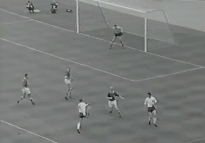 苏联黑蜘蛛,前苏联门将雅辛简介