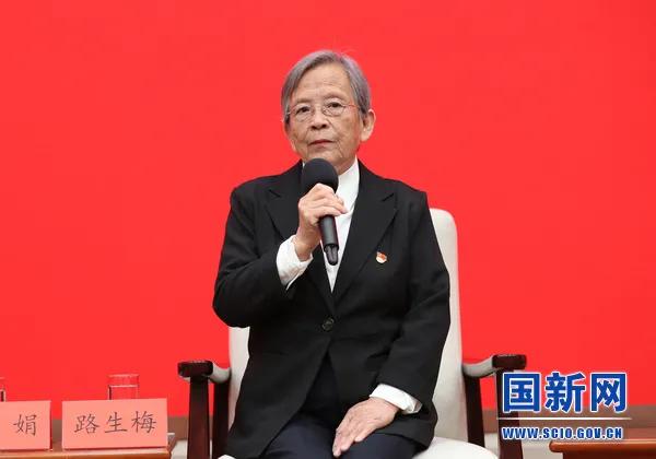 她们讲的故事，有两千五百万女*产党共**员的影子