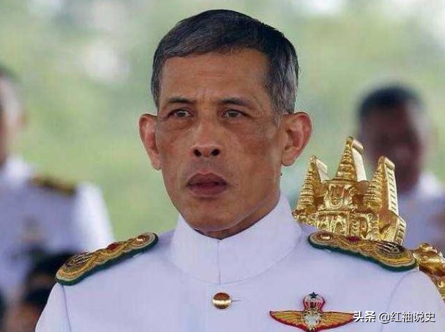 泰王跪拜泰国国王完整版,泰王跪拜中国皇帝