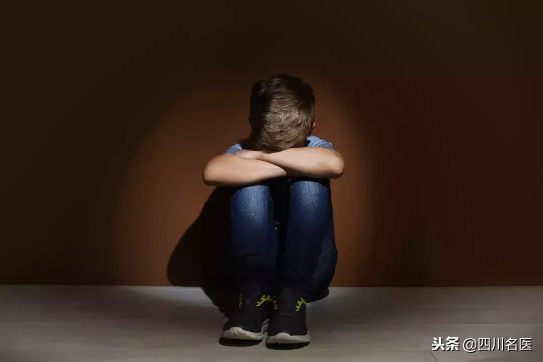 儿子睾丸受伤腹部疼,儿子蛋蛋有点疼会自愈吗