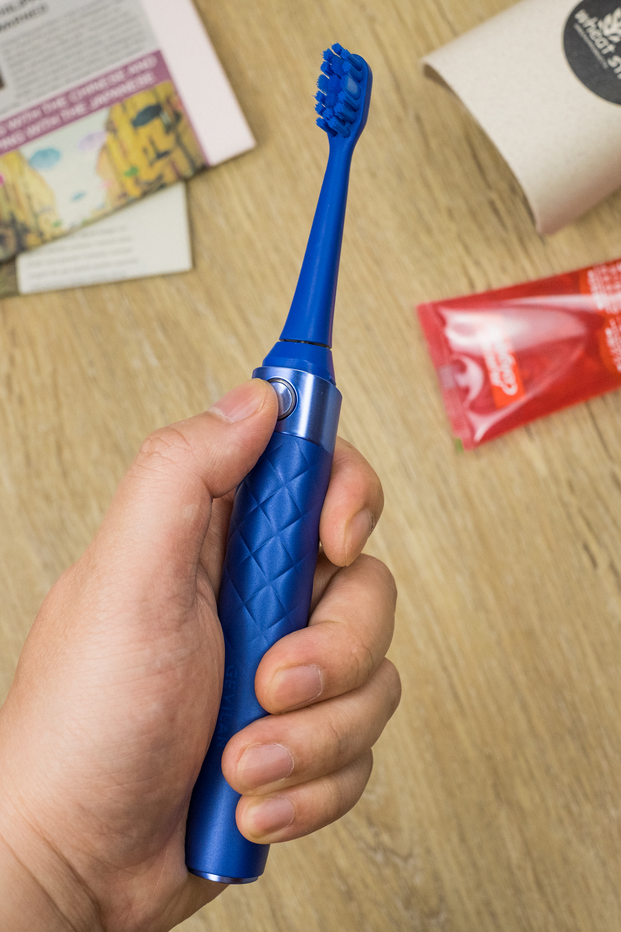 电动牙刷水里震动效果,电动牙刷刷牙的正确方法3d演示