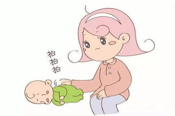 宝宝喝奶老是呛奶怎么办,宝宝喝奶比较急容易呛奶怎么办