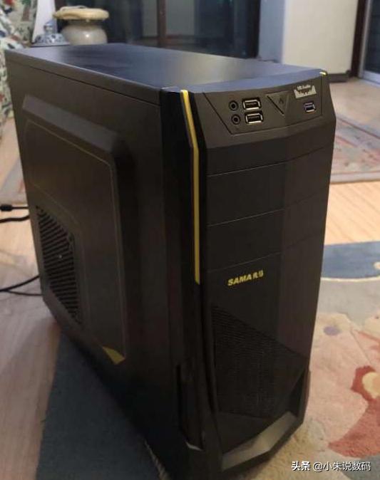 这电脑卖1000元，傻子才要呢，客户：你太黑了，打发小孩呢