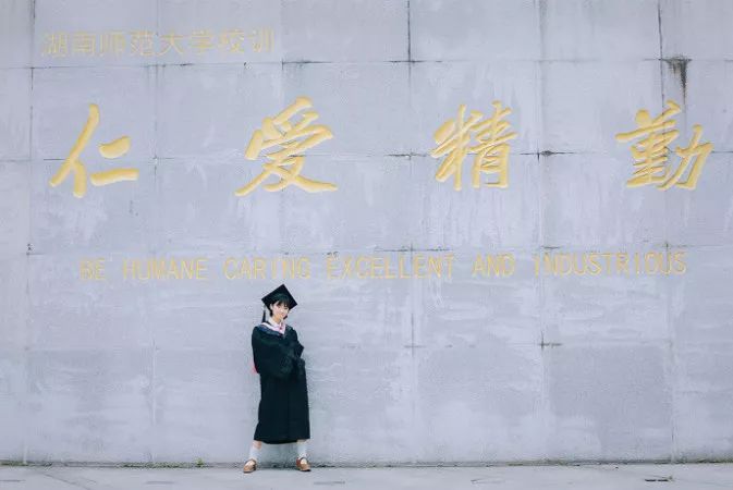 毕业季毕业照拍照姿势,毕业季来袭这些毕业照太硬核