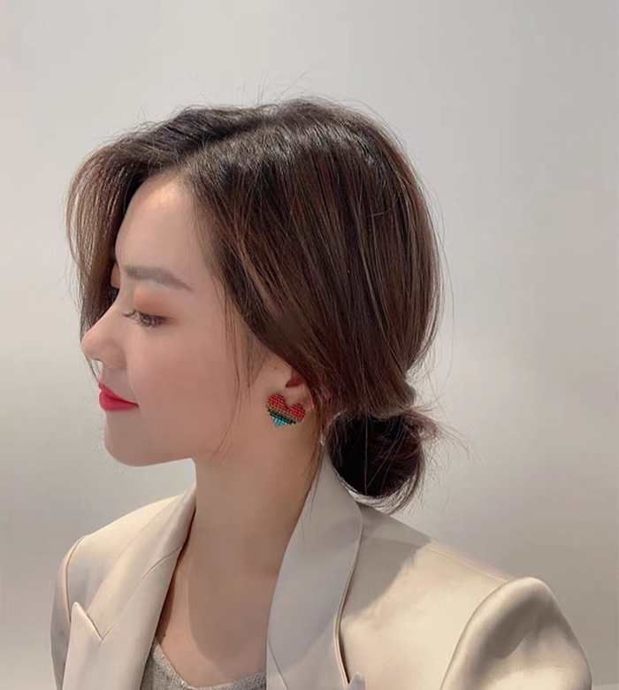 耳环怎么搭好看,耳环怎么搭出高级感