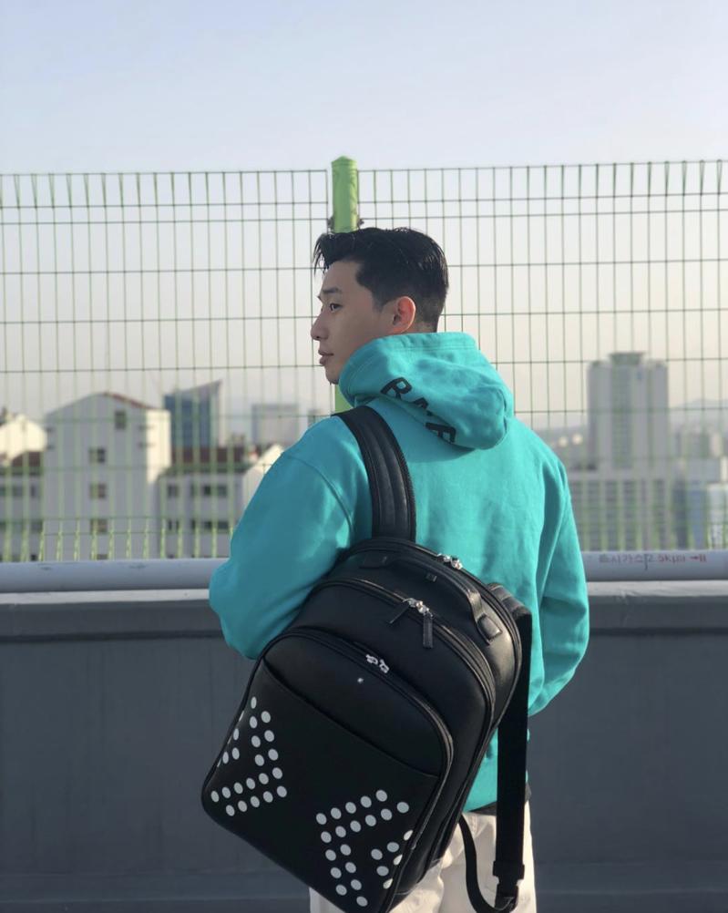 男款下雨防水鞋怎么样好穿,男士防风防水秋季服饰