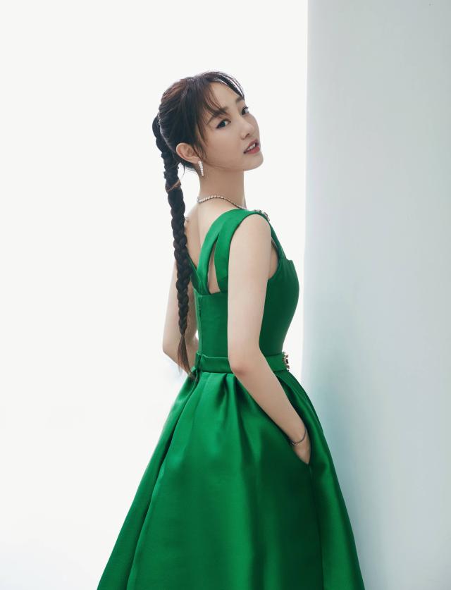 白百何穿红色深v裙子照片,白百何深v黑色裙图片