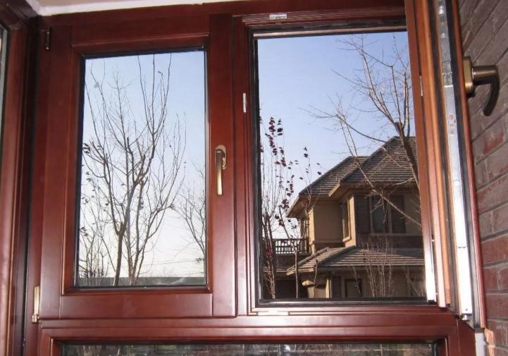 断桥铝门窗和铝包木门窗哪个更贵,铝包木和断桥铝哪种保温好