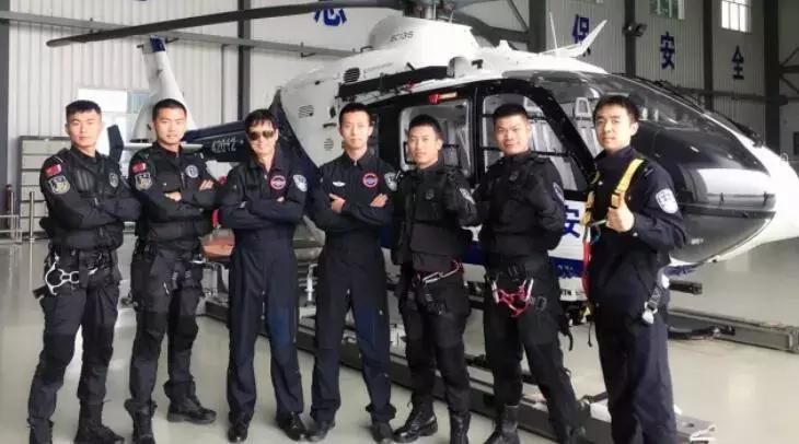 帅气武装直升机视频,帅气飞行直升机