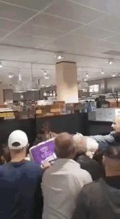 一卷纸换一双AJ，在美帝拥有纸巾的人有多“嚣张”