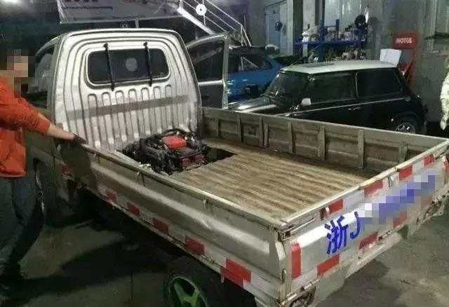 五菱厢式小货车自己改装房车,五菱小货车改造成房车