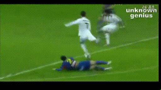 球王也假摔？盘点C罗假摔