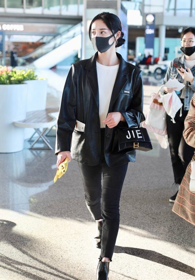 女士冬季最流行的穿搭皮衣,女明星皮衣时尚潮流搭配