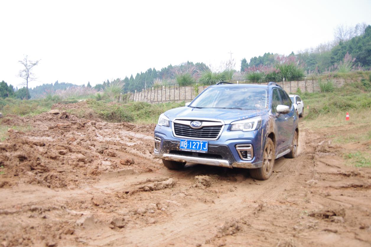 试驾斯巴鲁七座suv2.4l,斯巴鲁suv运动版试驾视频