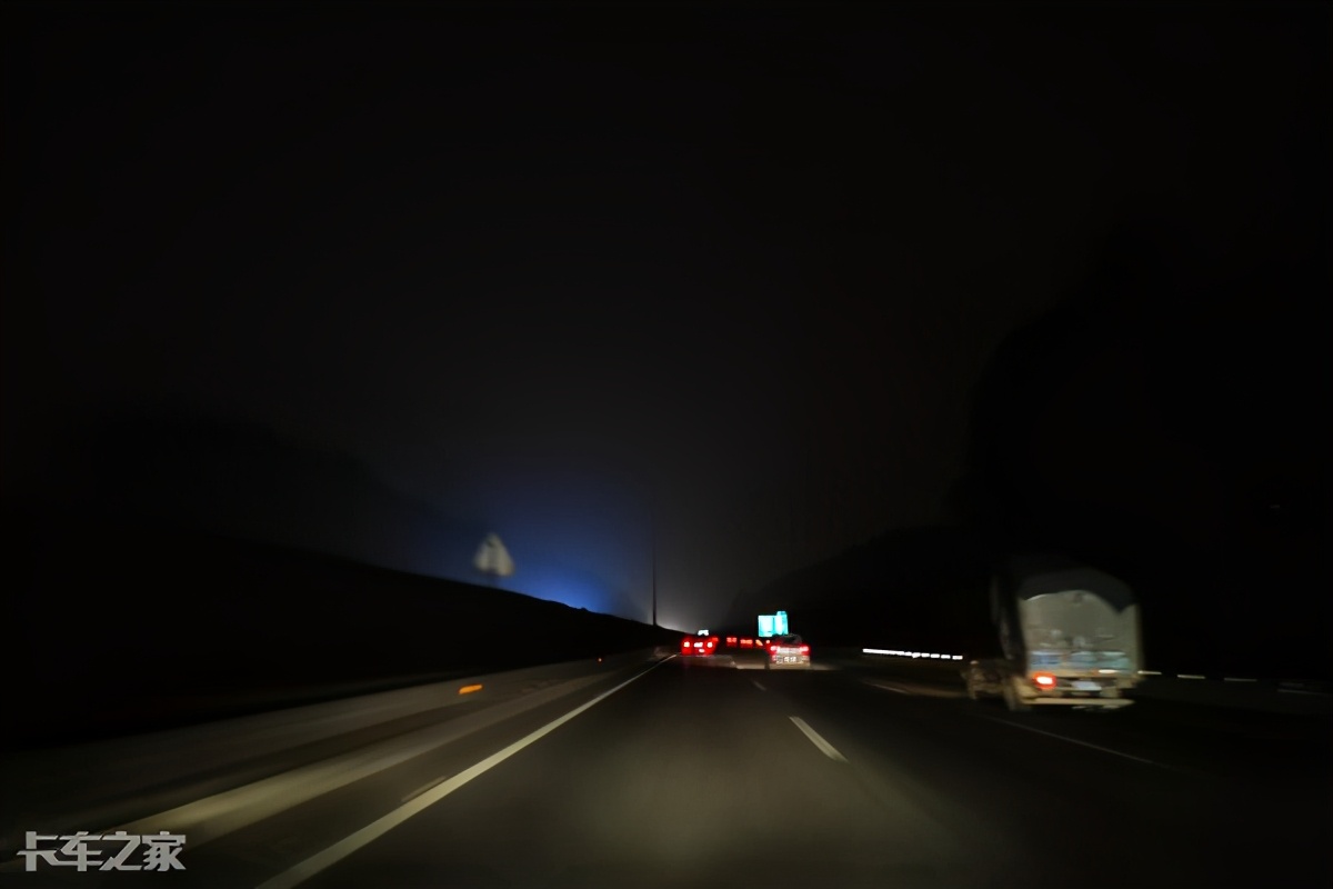 解放轻卡虎vh首保一般多少公里,解放虎vh高速跑多少最省油