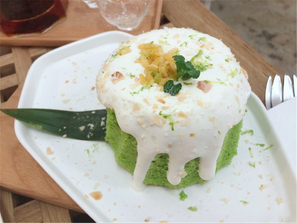 恩爱小情侣开的甜品店，颜值与味道共存，小姐姐拍照停不下来