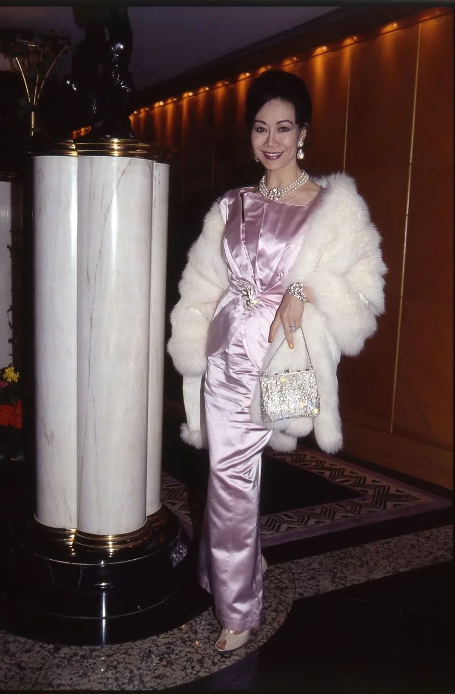 穿三百万皮草的香江富贵花，前半生让人羡慕，后半生却惨遭唾骂？