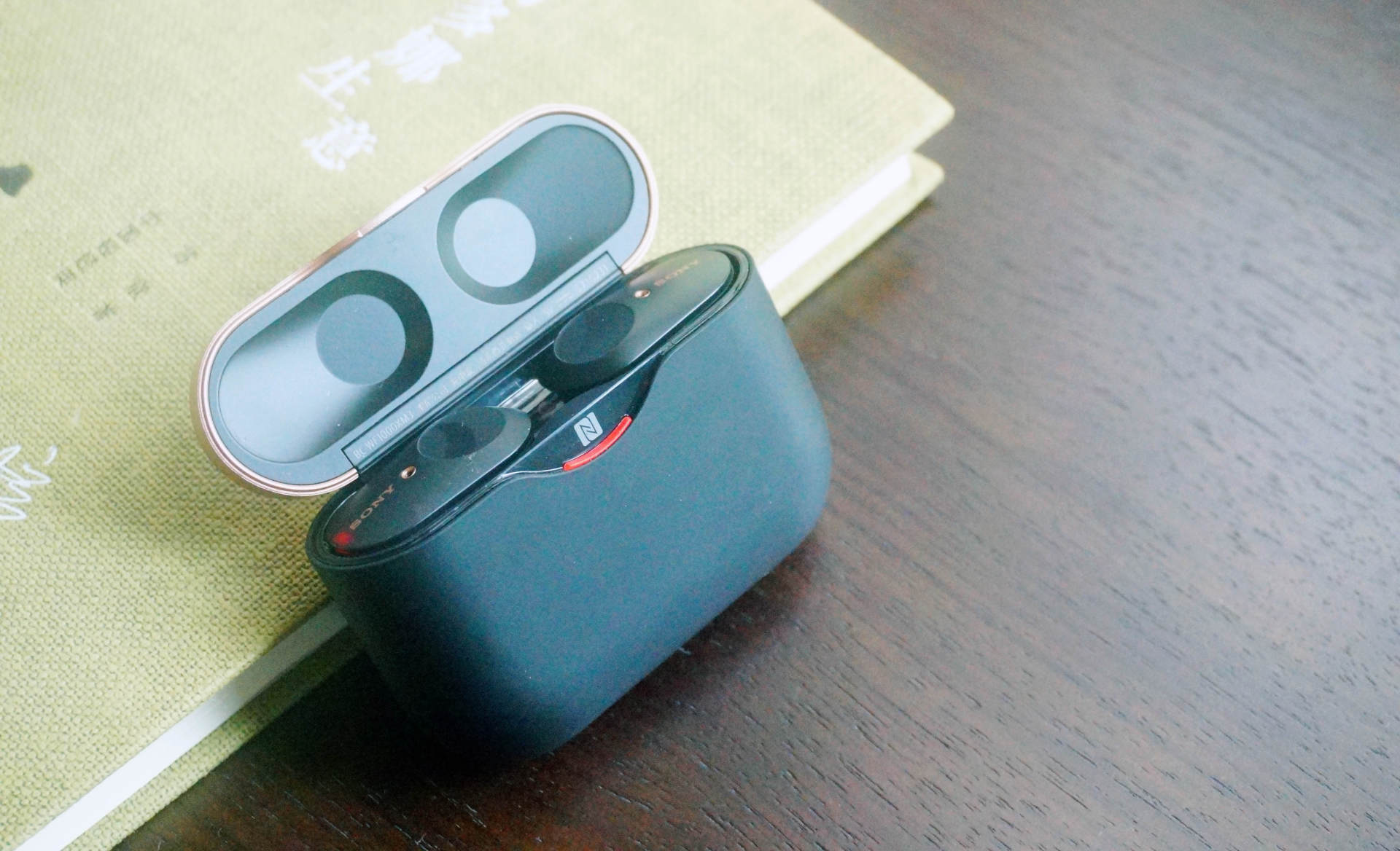 索尼的头戴式xm3,索尼xm3和xm4哪个舒服