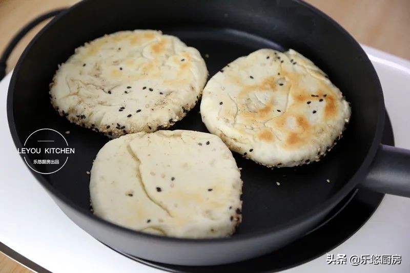 一斤面粉可以做几个油酥烧饼,1斤面粉可以做多少个饼