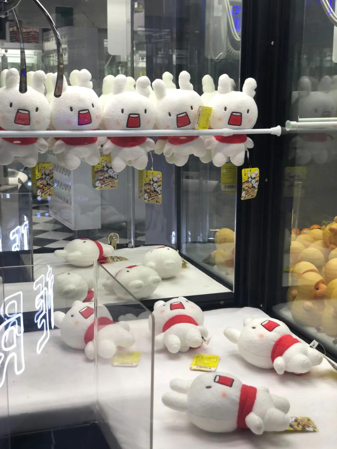 米奇、轻松熊、皮卡丘...西安正版娃娃机店！抓到就是赚