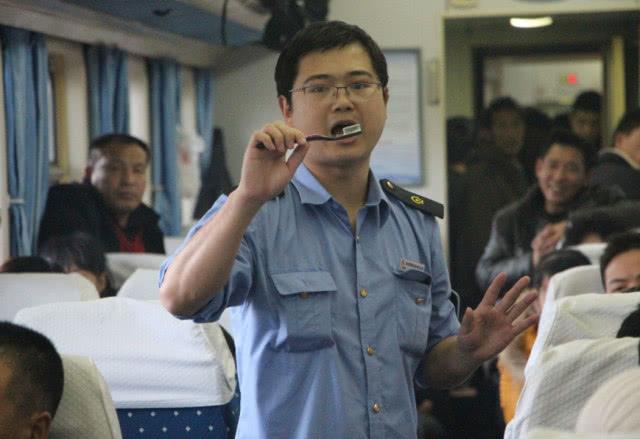 你知道火车推销员月薪资多高吗?网友:想象和现实的差距太大了