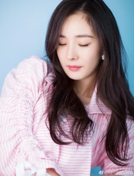 baby摔倒杨幂大笑视频,ab和杨幂红毯