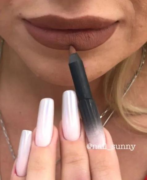 美甲师在吗？我被丑得睡不着觉