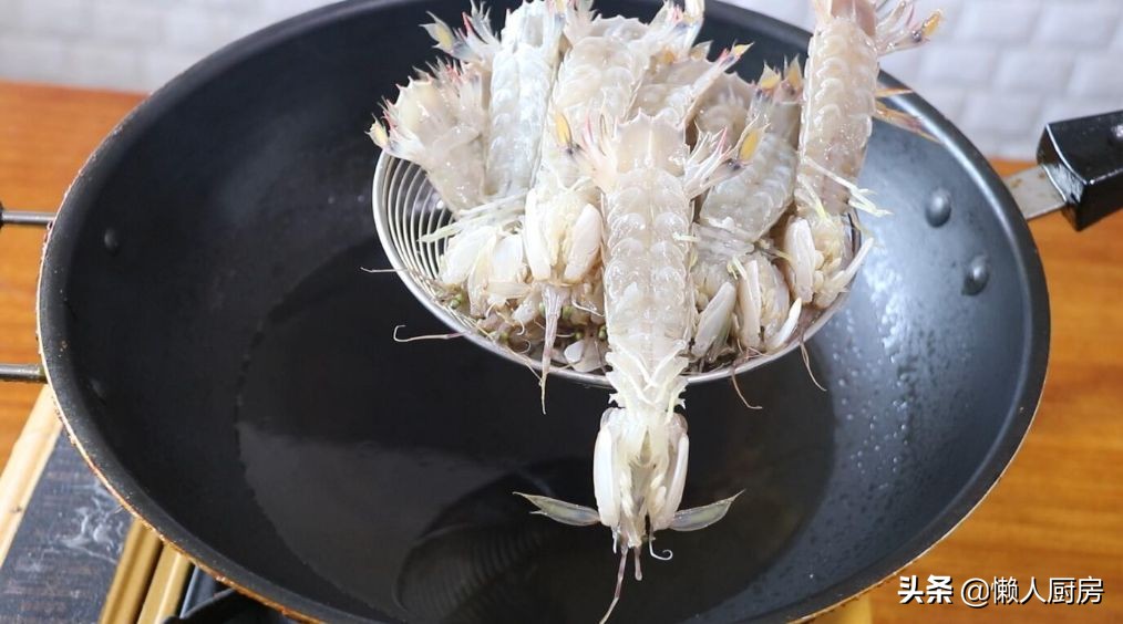 如何挑肉质肥美的皮皮虾,又到了吃皮皮虾的季节