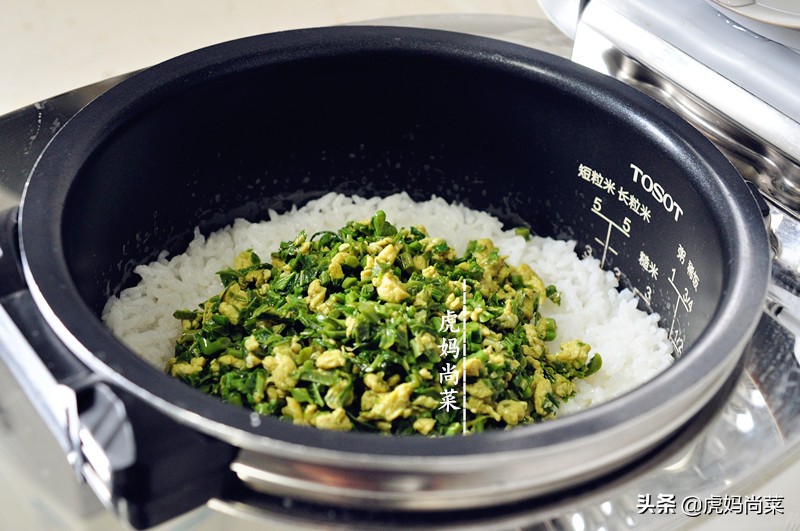 三色香椿焖饭的做法,高蛋白香椿焖饭