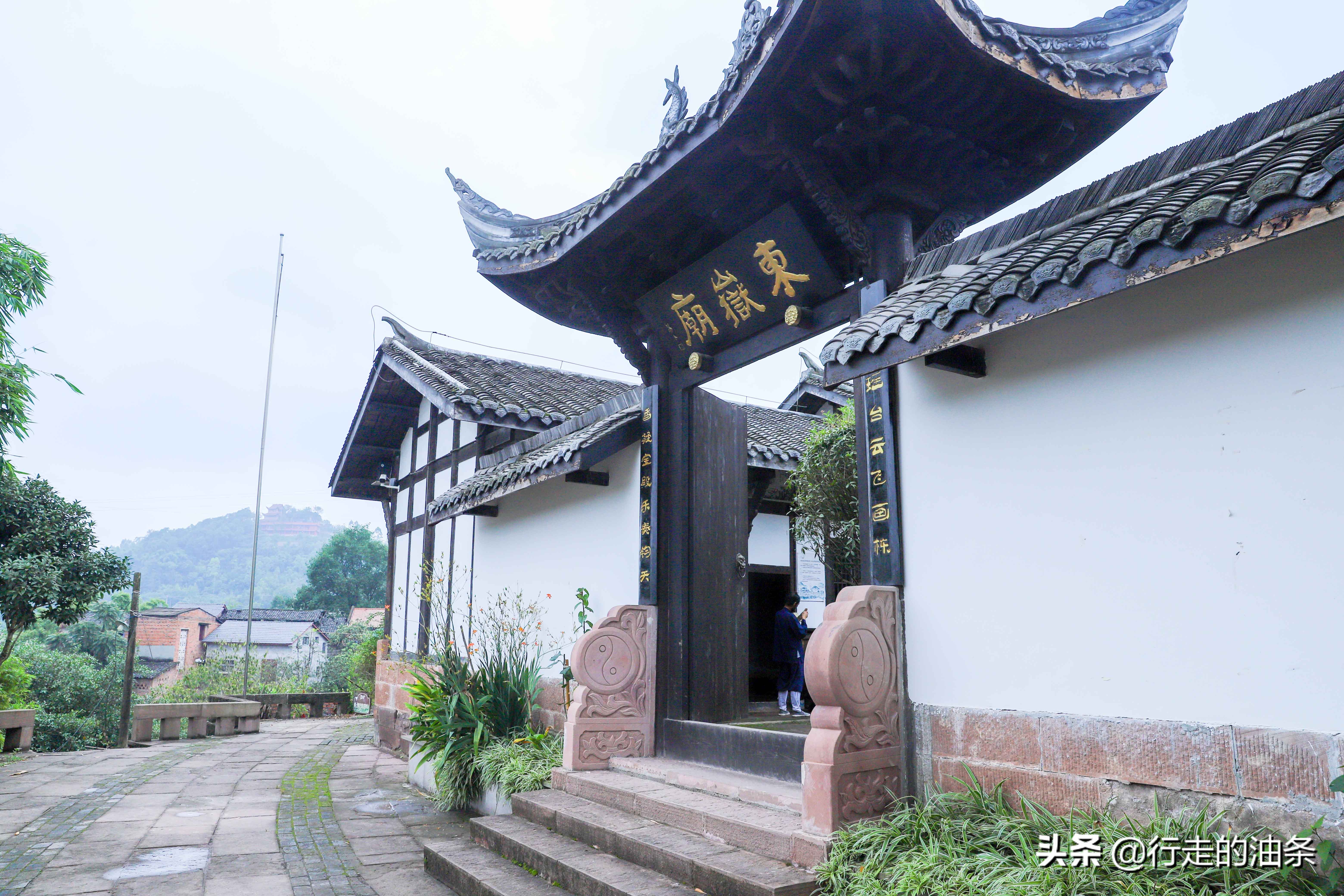 重庆旅游打卡老街磁器口,重庆自驾凤凰古城游记