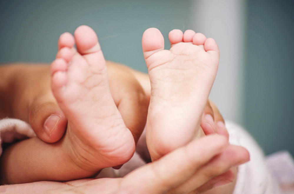 天热宝宝喜欢脱袜子,宝宝总是脱袜子光脚