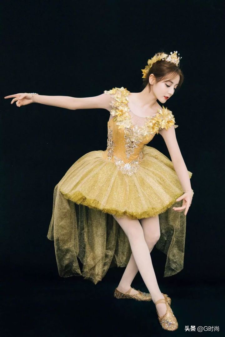 适合搭中国风的鞋子芭蕾舞鞋,搭配一双芭蕾舞鞋都瞬间优雅起来