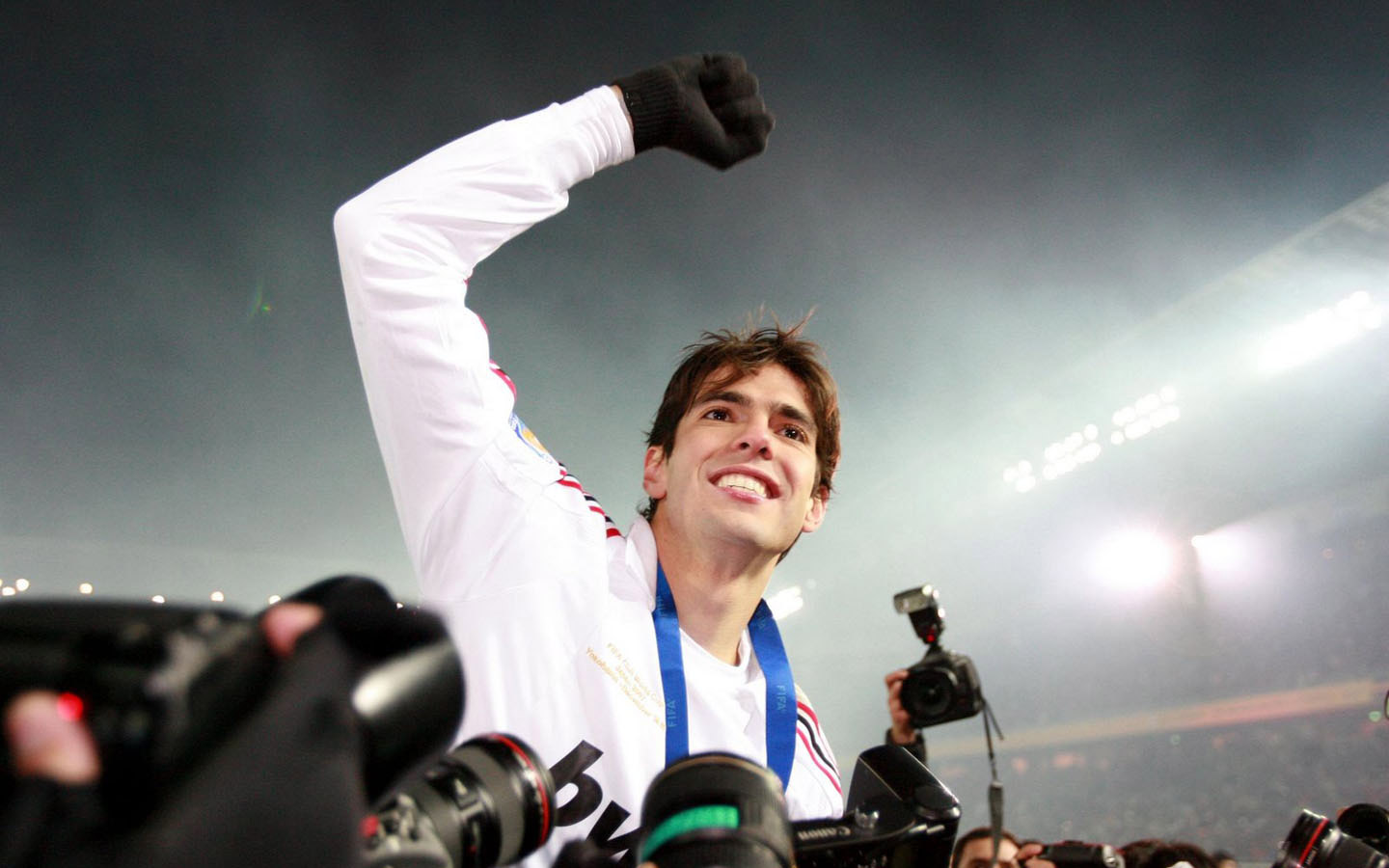 足坛卡卡颜值巅峰帅照,卡卡当之无愧足坛第一人